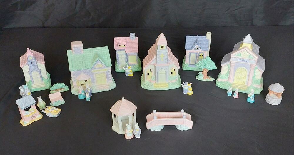 Vintage 1993 Hopalong Hollow Easter Village 26pc Porcelain Bunny Figurines Lot